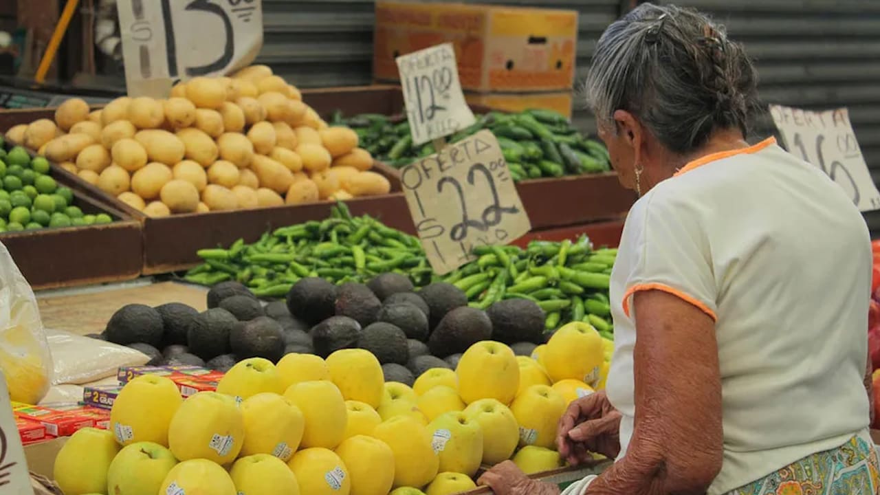Aunque a la baja, inflación puede tardar más en llegar a meta del Banxico: analistas