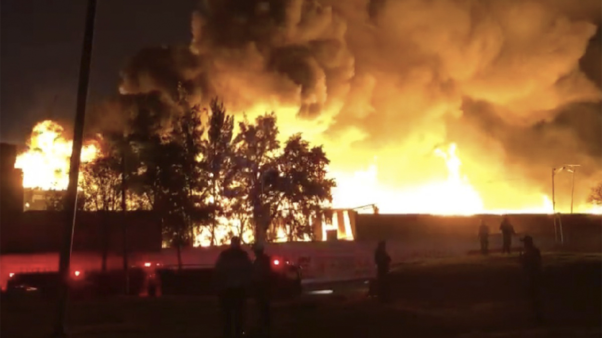 No hay heridos ni fallecidos tras incendio en Central de Abastos; está controlado al 10%: Batres