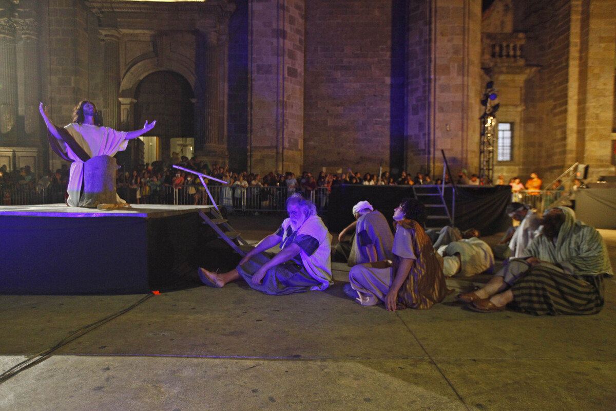 Presenciaron la representación de la primera parte de la Pasión de Cristo. (Fernando Carranza)