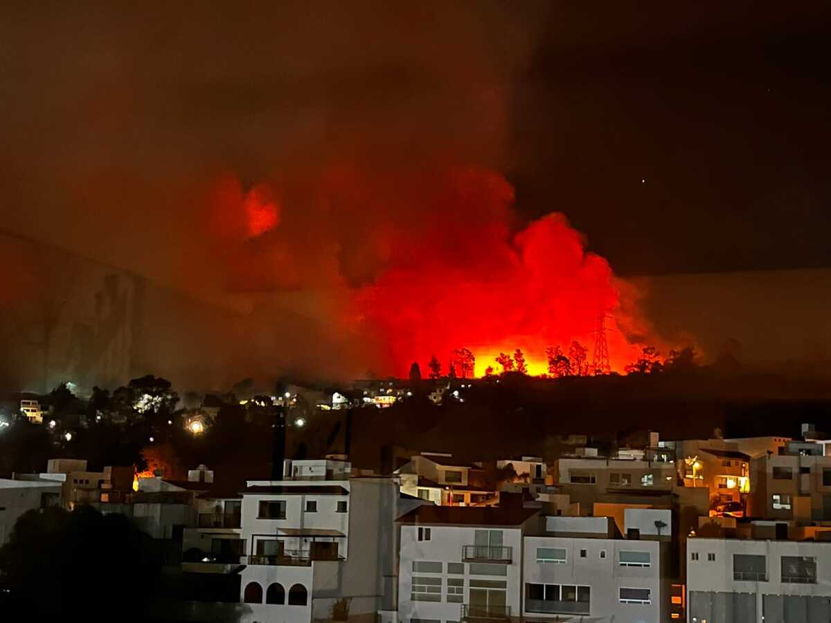 Incendio de pastizales en Naucalpan.
