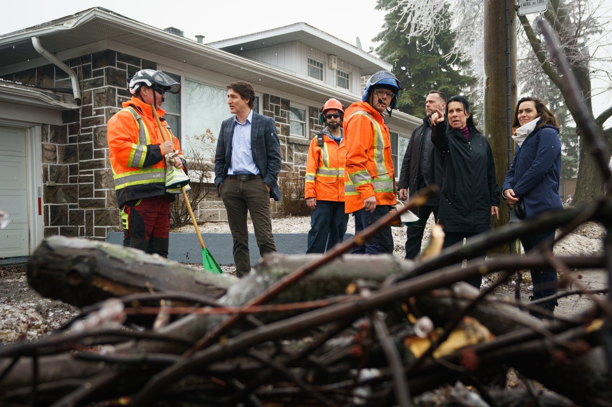 Primer ministro de Canadá, evaluando los daños causados por la tormenta. (@JustinTrudeau)