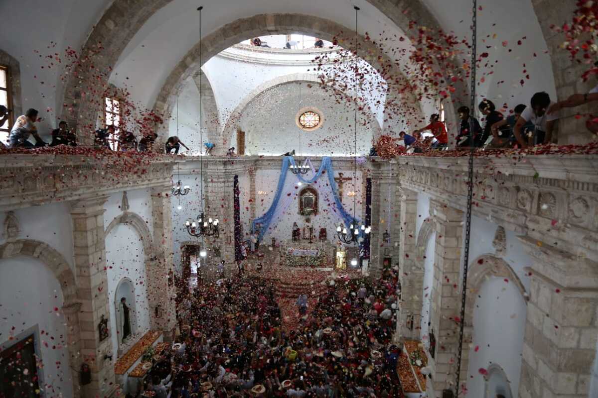 Se deshojaron tres toneladas de flores, para esta celebración con 150 años de historia (Maribel Calderón)