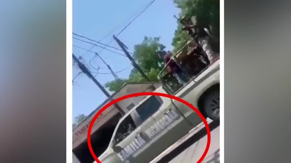 En redes sociales reportan convoy de presuntos miembros de la familia michoacana; Michoacán