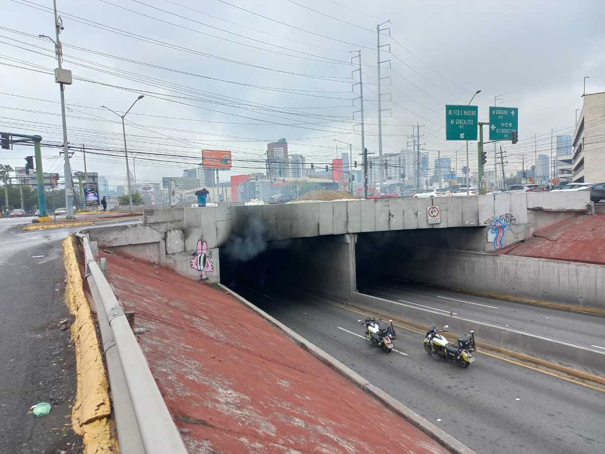 La vialidad de la avenida se encuentra cerrada | José Luis Marroquín