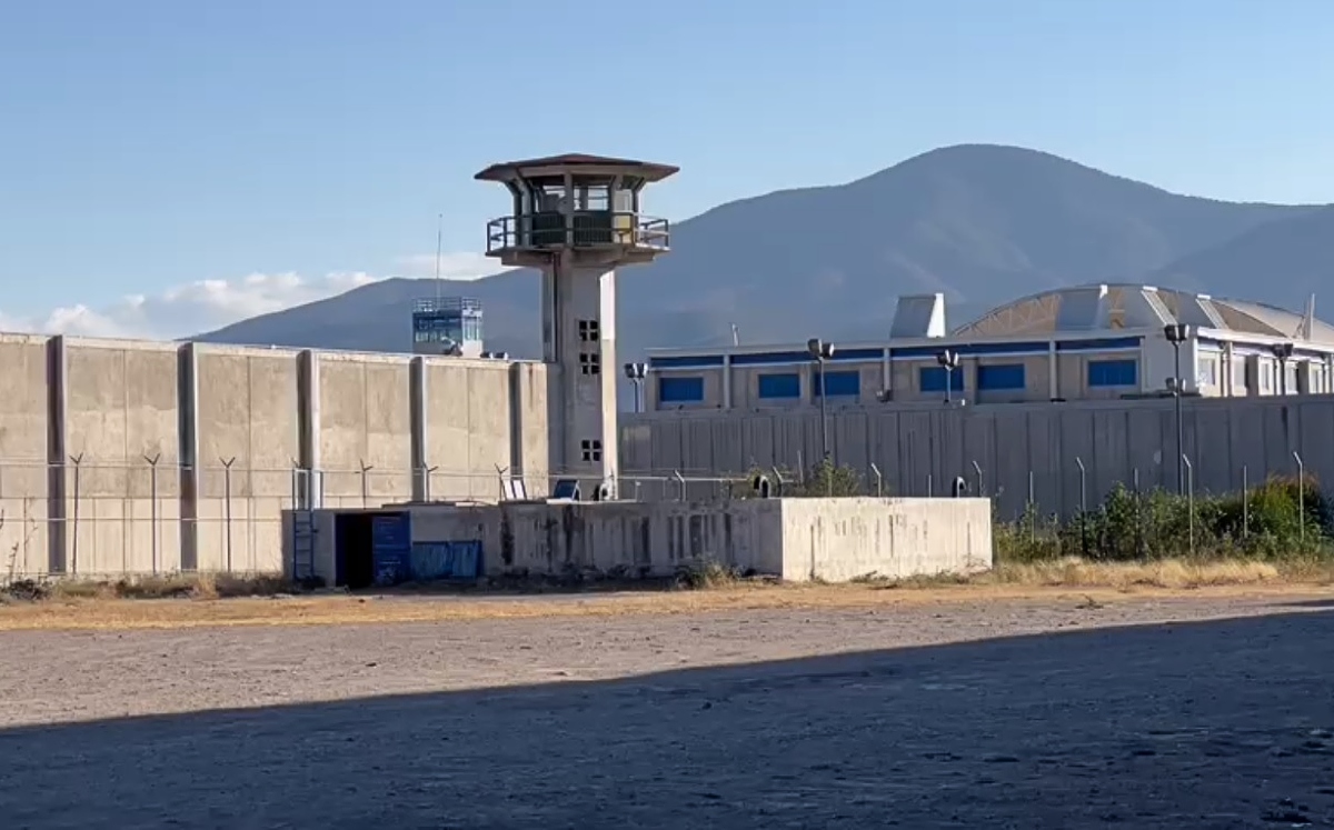La cabeza y las amenazas fueron dejadas afuera del penal de San Francisco Tanivet. | Especial