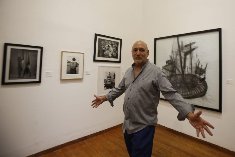 Darío Ortiz, artista y curador de Dispositivos en papel. (Foto: Ariana Pérez)