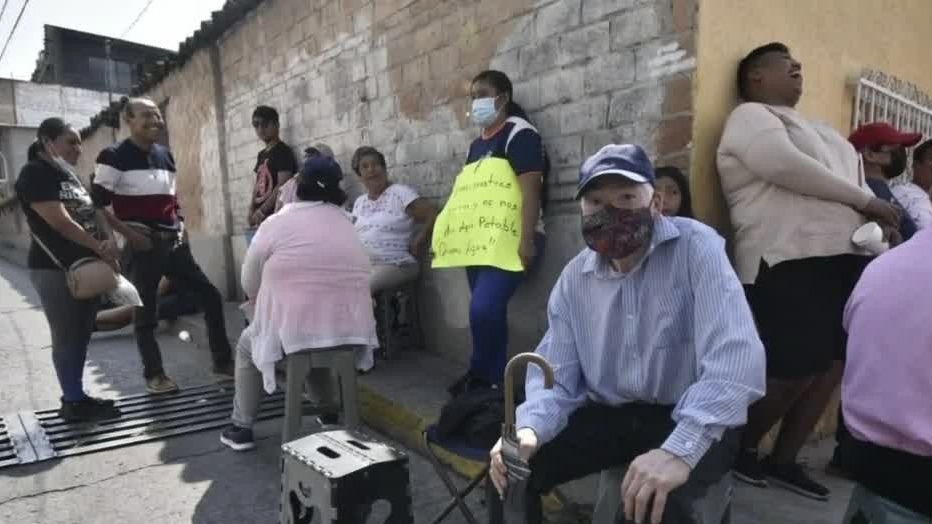 Se registraron dos bloqueos donde reclamaron el suministro de agua en la capital de Guerrero