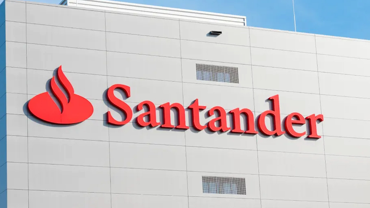 El banco señaló que cuenta con 26 mil 461 empleados al primer trimestre de 2023. | Archivo