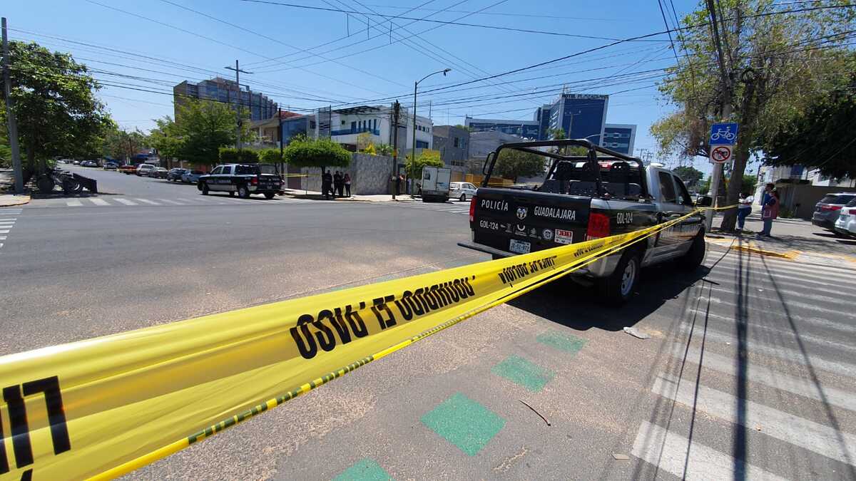El fatal accidente tuvo lugar en el cruce de la avenida La Paz y la calle Emilio Castelar. (Juan Carlos Munguía)