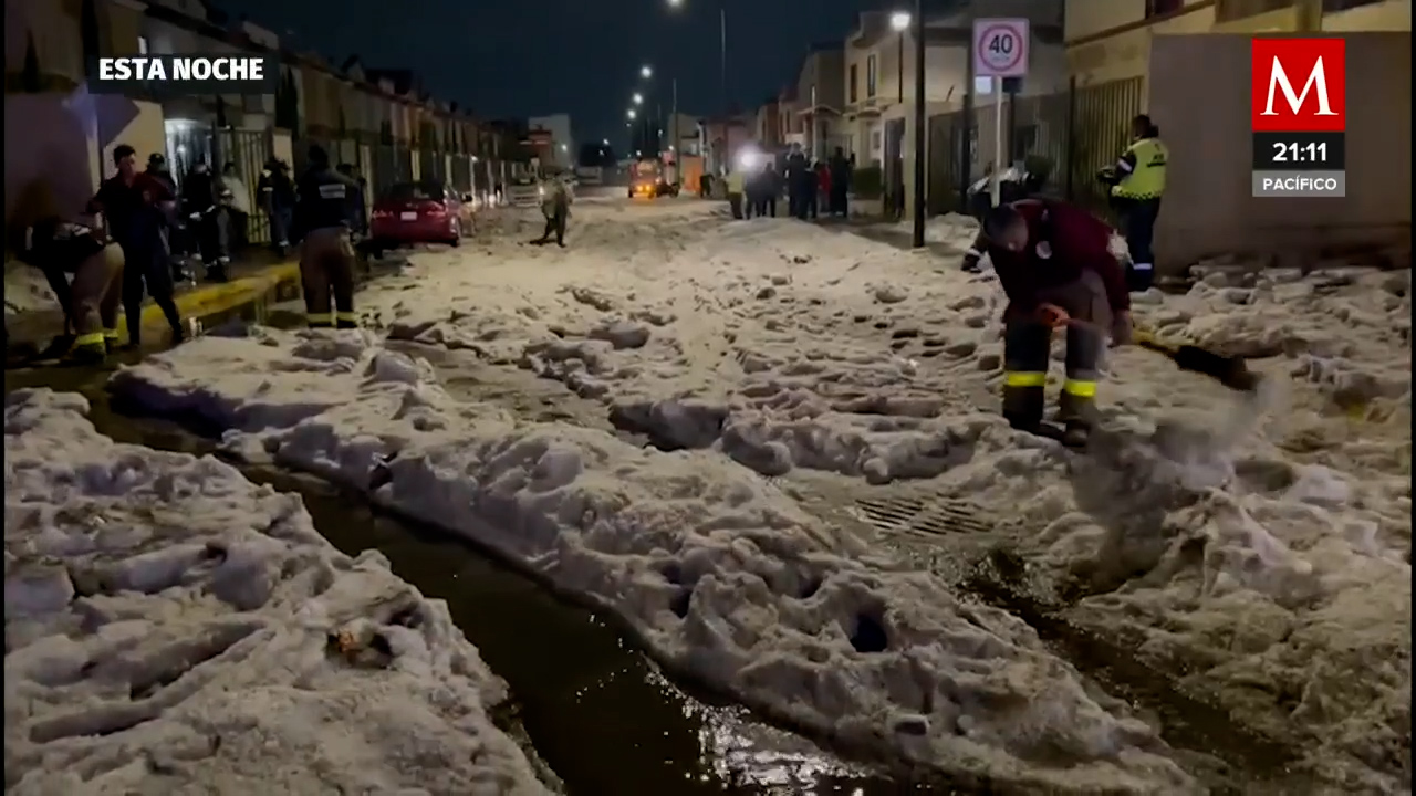 Granizo cubre accesos al AIFA; deja más de 60 casas bajo el hielo en Tecámac