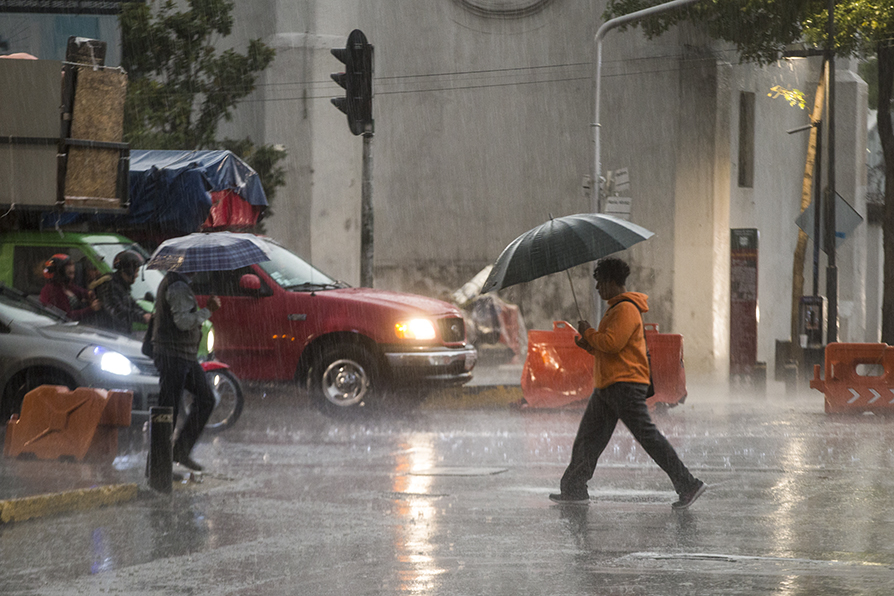 Habrá lluvias en la mayor parte de México, alertó el SMN. | jJesús Quintanar