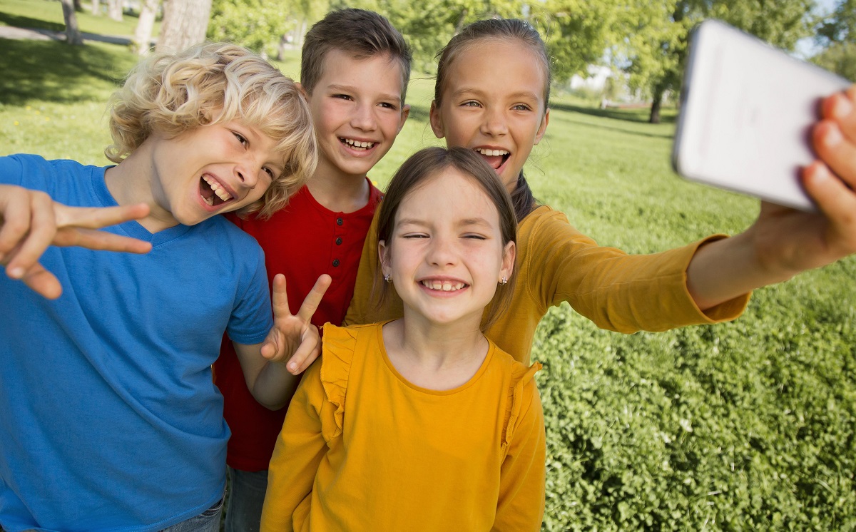 Buscan dar a los adultos de herramientas para acompañar a los niños en redes sociales. (freepik.es)