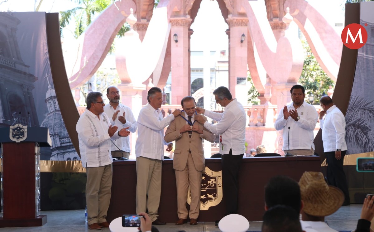 Empresario recibe medalla al mérito ciudadano en Tampico