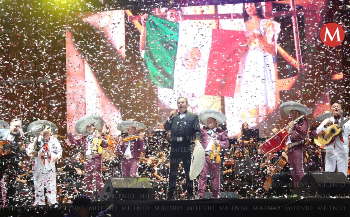Fernando de la Mora se presenta en festejo de bicentenario de Tampico. (Yazmín Sánchez)