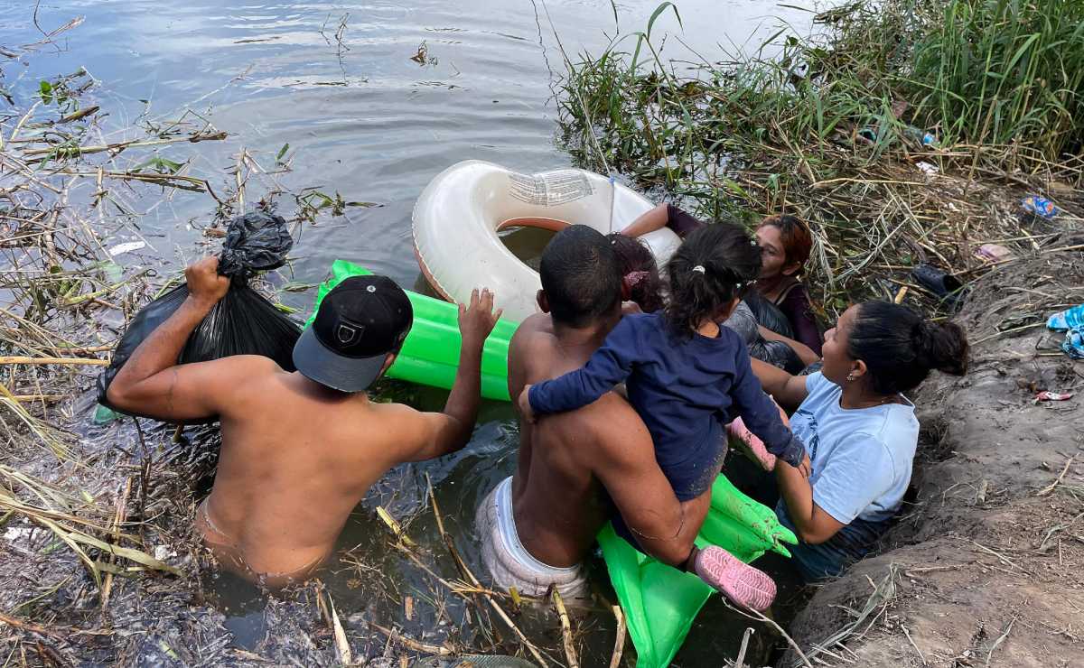Los migrantes van al río Bravo. | EFE