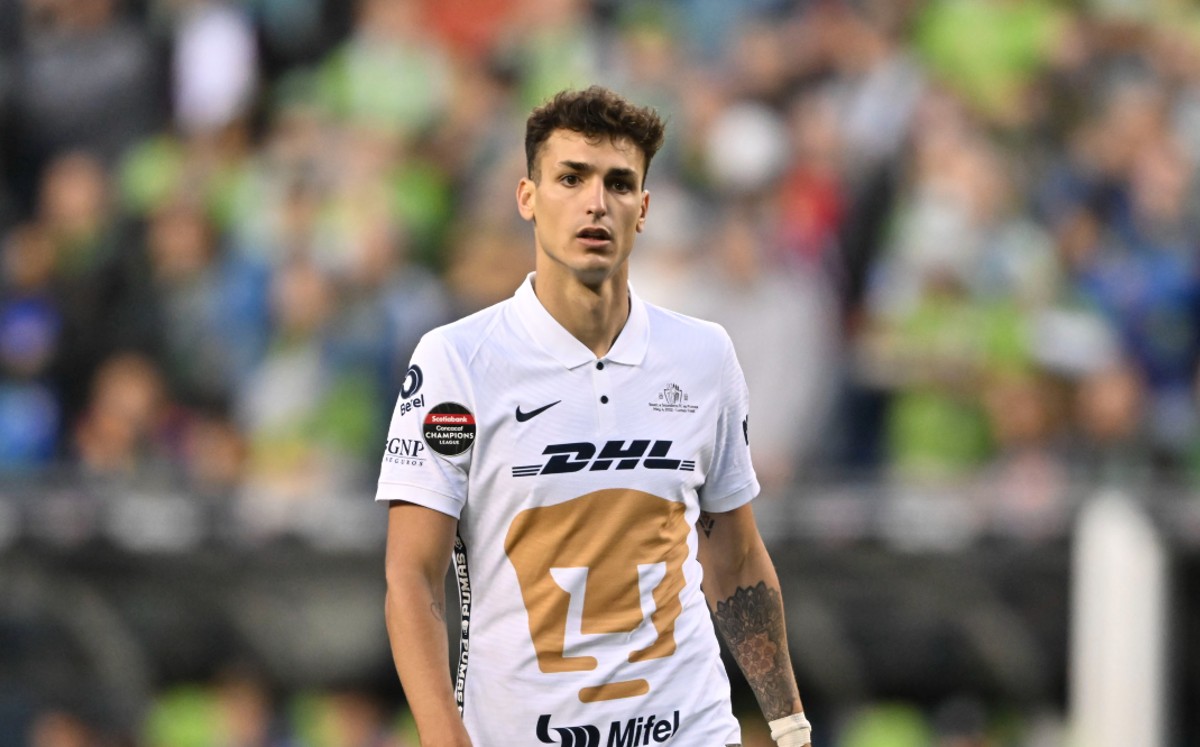Pumas fomenta la lectura con campaña de donación de libros con Juan Dinenno (Imago7)