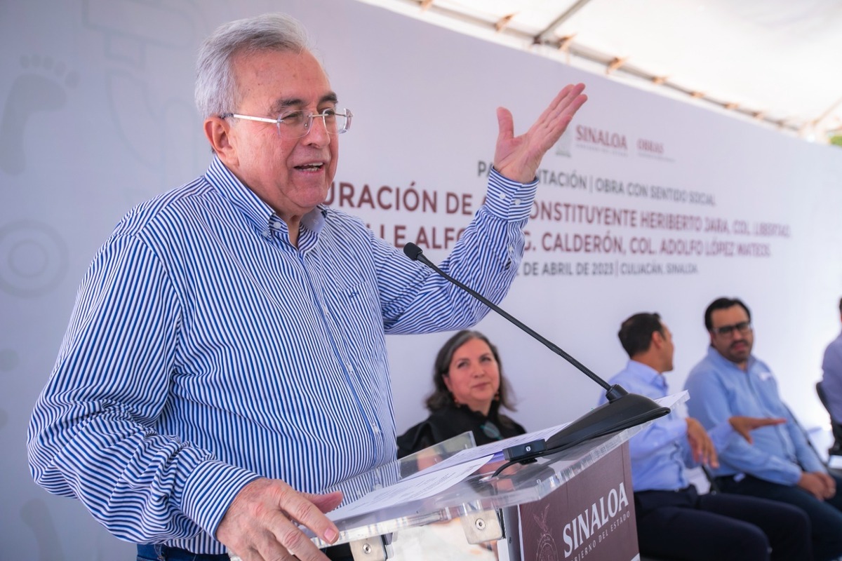 Rocha Moya recalcó que la pavimentación se realizó con recursos del estado. | Especial