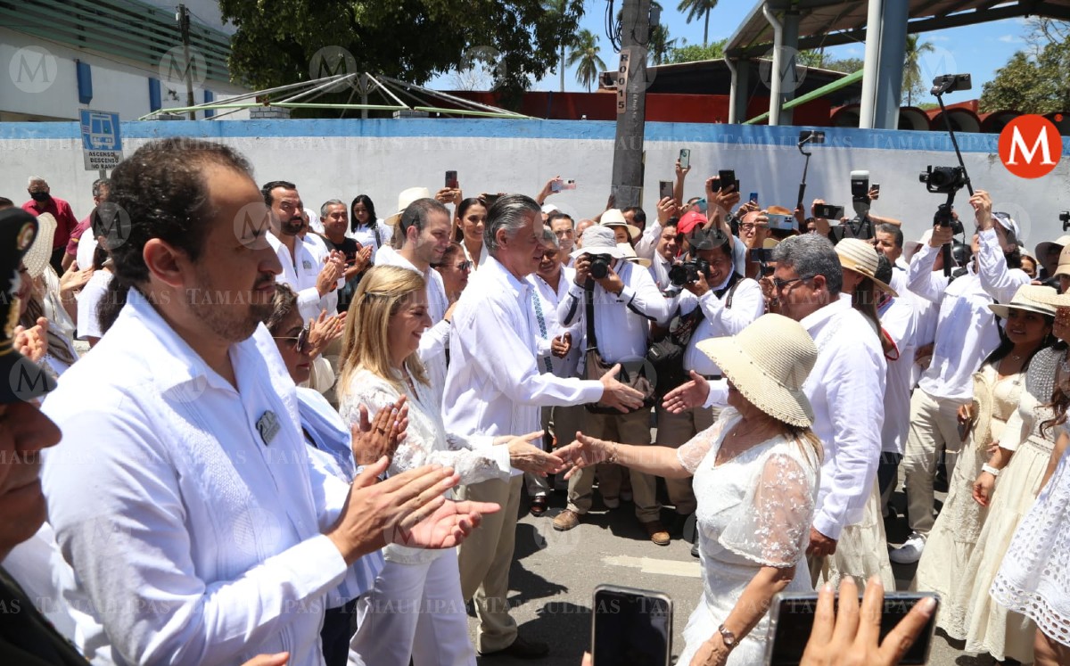 Los contingentes avanzaron por la avenida Hidalgo hacia la zona centro