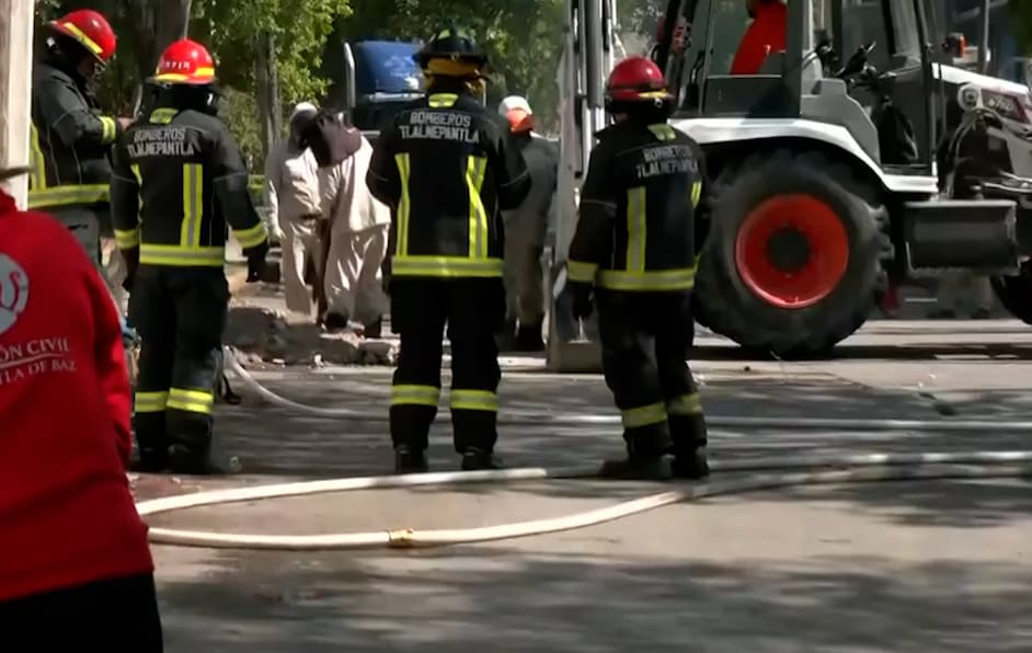 Controlan fuga de combustible tras reportes de vecinos en Tlalnepantla