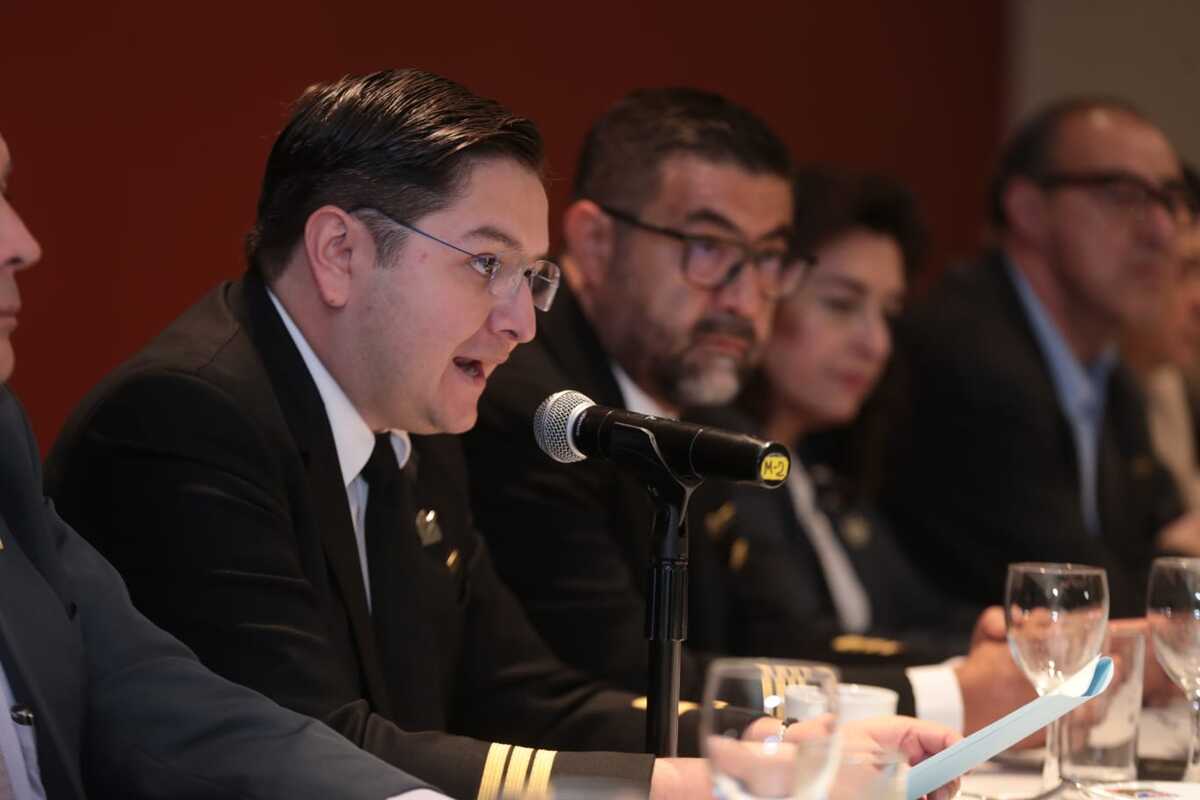 Frente por la Defensa de la Aviación Nacional. | Jesús Quintanar