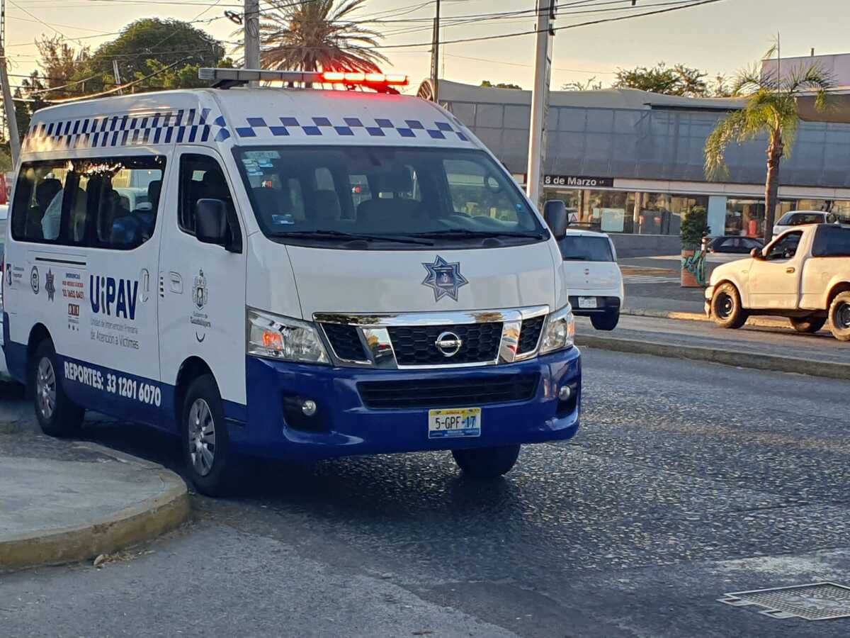 Policía de Guadalajara atiende reporte de niña hallada en la calle (Juan Carlos Munguía)