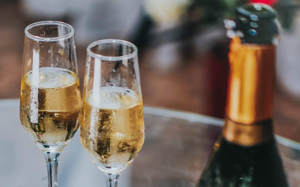 Checa estas recomendaciones de vinos espumosos: ¿cuál vas a a probar? (Pexels).