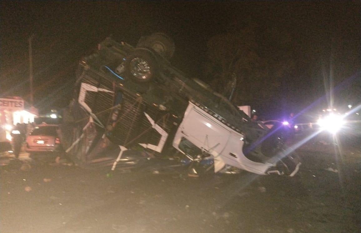 Mueren 2 personas tras choque de camionetas en Chapa de Mota, Edomex. Especial