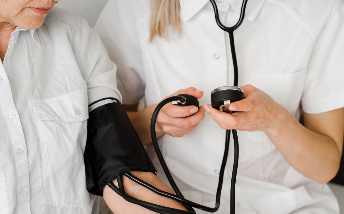 Nueva reforma garantiza atención médica a discapacitados | Freepik
