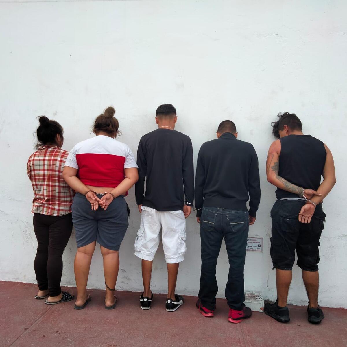 Entre los detenidos hay dos mujeres. Foto: Especial