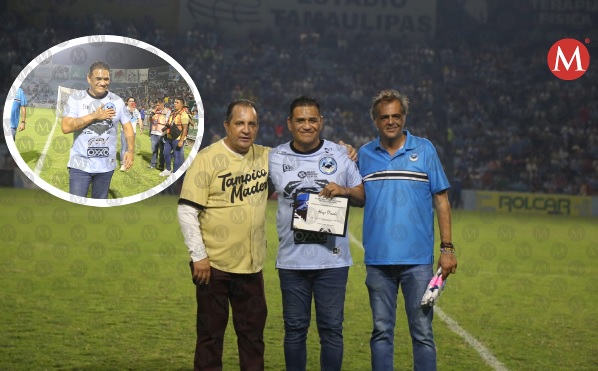 Hugo Pineda es homenajeado por afición del Tampico Madero