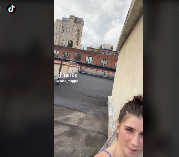 Uber Eats salvó a una chica atrapada en el techo de su departamento | VIDEO