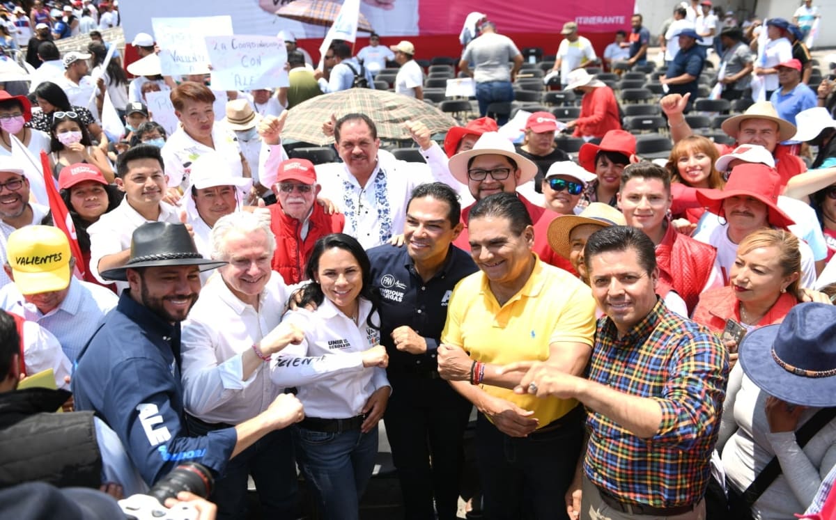 El aspirante presidencial mencionó que se requiere de la suma de todos para que Alejandra sea la próxima gobernadora. / Especial
