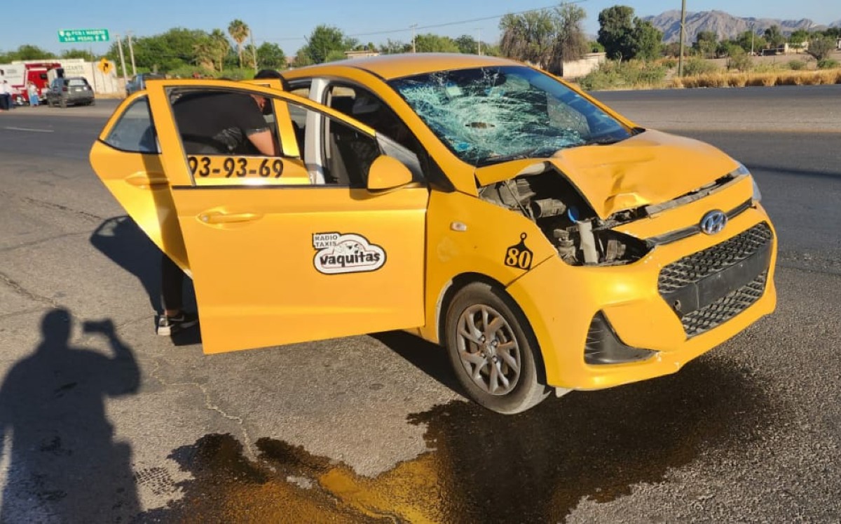 El joven cruzaba la calle cuando fue impactado. (Especial)