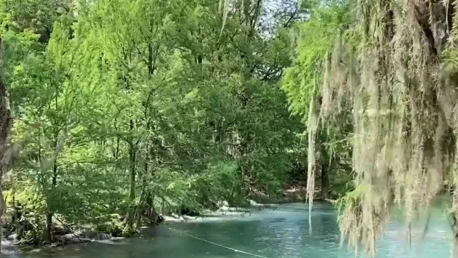 Turistas gozan del último día de vacaciones en el estado de San Luis Potosí