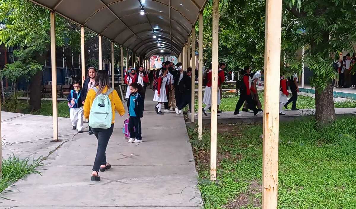 Alumnos de la secundaria 10 'Profr. Moisés Sáenz' | Fabricio Gallegos