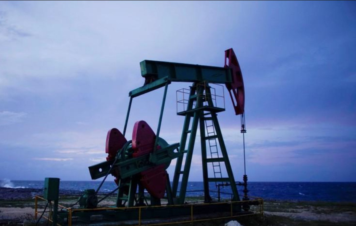 Bomba de extracción de petróleo en Boca de Jaruco, Cuba (Reuters)