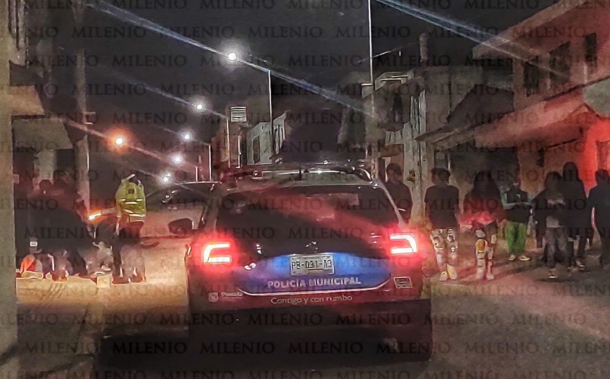 Ciudadanos trasladan a joven que convulsionaba en Puebla | Jesús Zavala