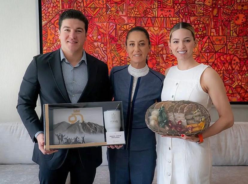 Samuel García subió a sus redes sociales algunas imágenes de la visita de la morenista, junto con su esposa, Mariana Rodríguez. ESPECIAL
