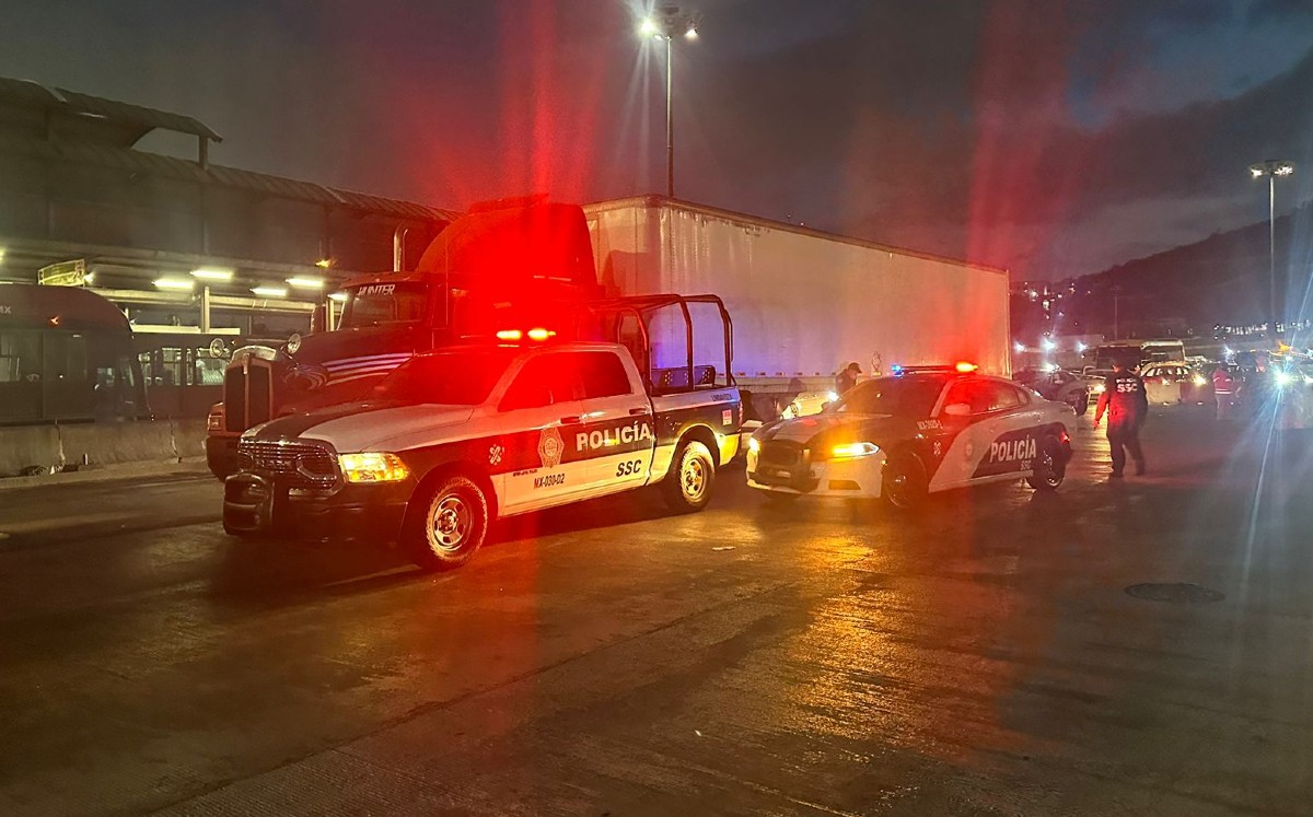 Tráiler arrolla a motociclista en la CdMx
