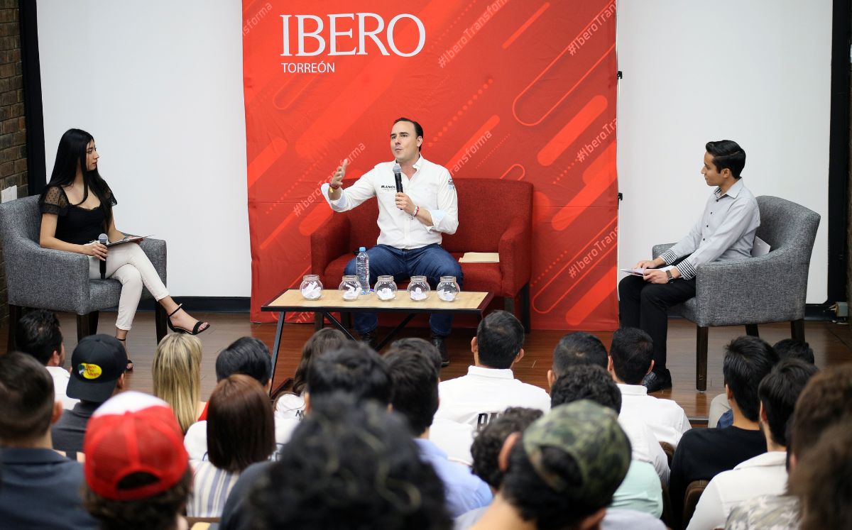 Alumnos externaron inquietudes sobre medio ambiente, agua, seguridad, inclusión, deuda pública, gobernanza ciudadana y educación. (Martín Piña)