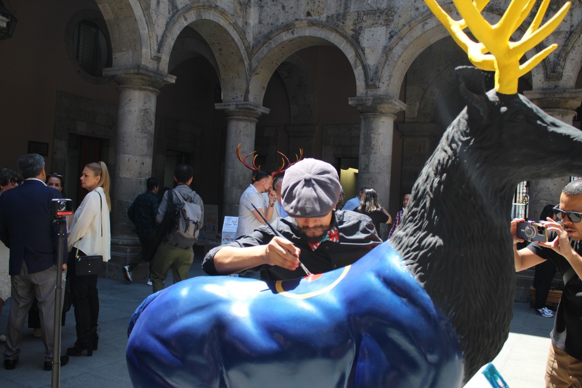 Son 20 artistas los que intervinieron en 20 piezas en Guadalajara y Zapopan (Enrique Vázquez)