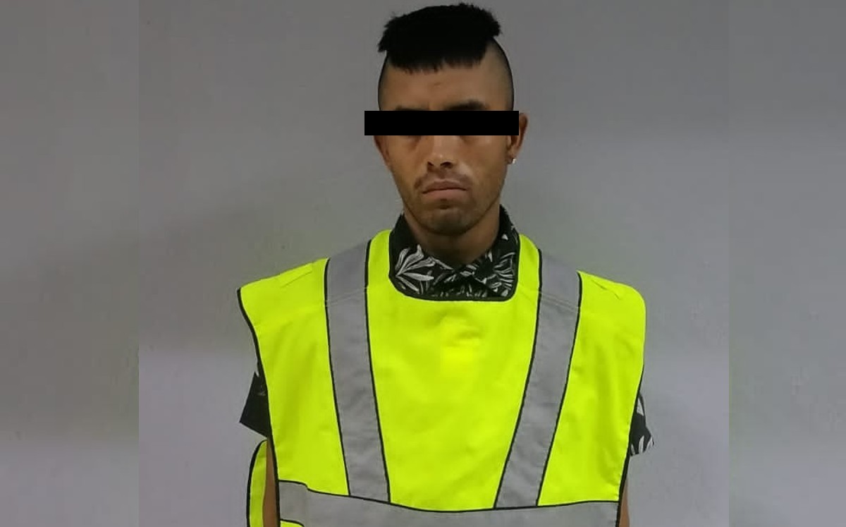 El hombre fue sorprendido robando las monedas de dos parquímetros. (Especial)