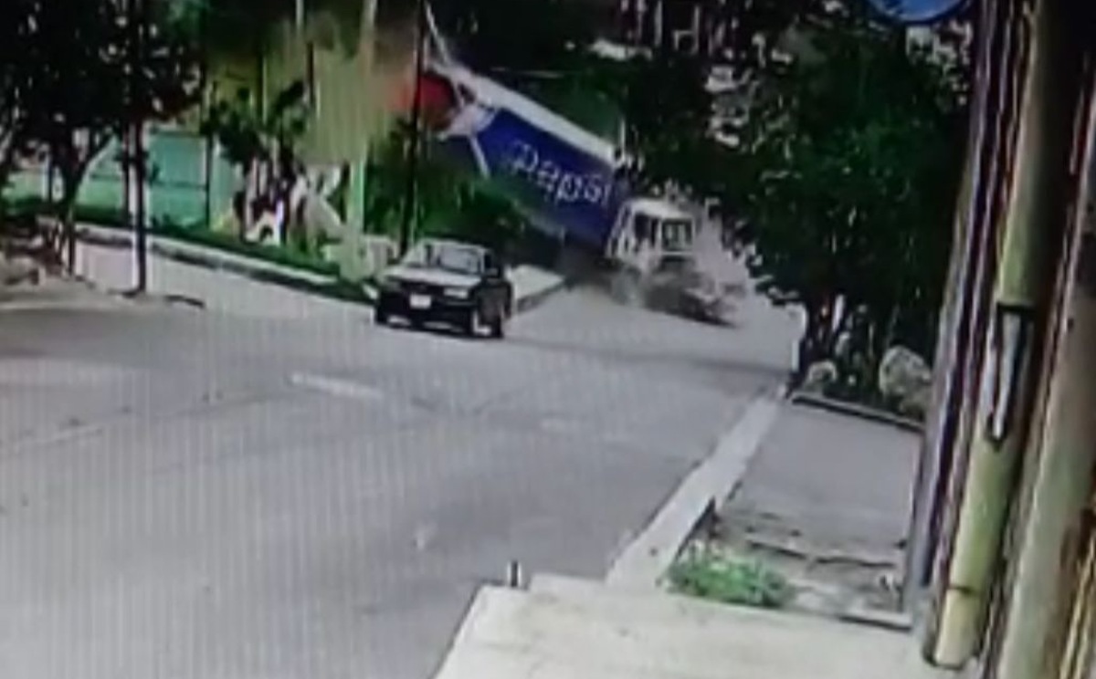 El incidente vial se registró durante el mediodía del lunes. Foto: Especial