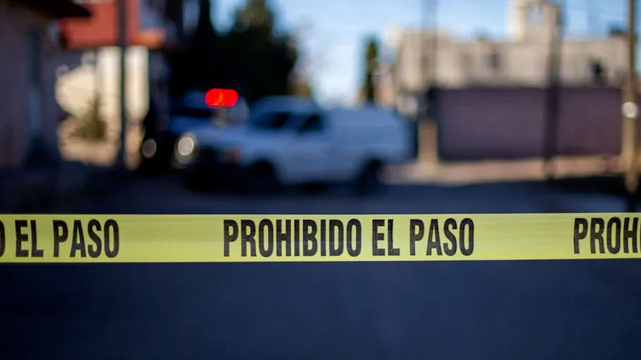 Integrantes del Movimiento Antorchista Nacional exigen justicia por el asesinato de una familia