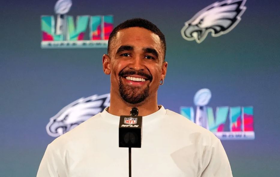 Jalen Hurts se convierte en el jugador mejor pagado en la historia de la NFL