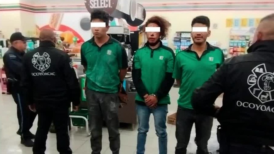 Autoridades detienen a tres hombres por asaltar una tienda de conveniencia; Ocoyoacac, Edomex