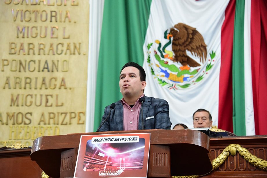 El diputado Christian Moctezuma presentó una iniciativa que plantea evitar el uso de pirotecnia en los eventos públicos masivos (Especial)