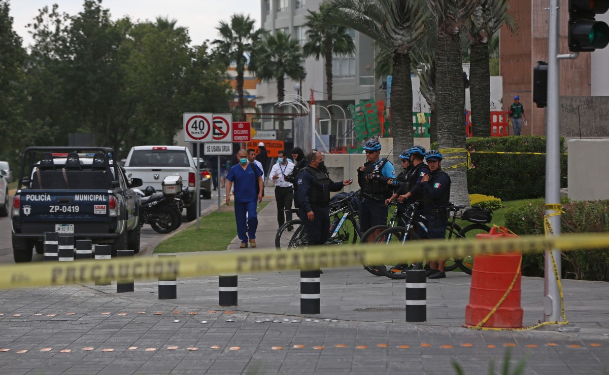 Policías en la colonia Puerta de Hierro de Zapopan (Fernando Carranza)