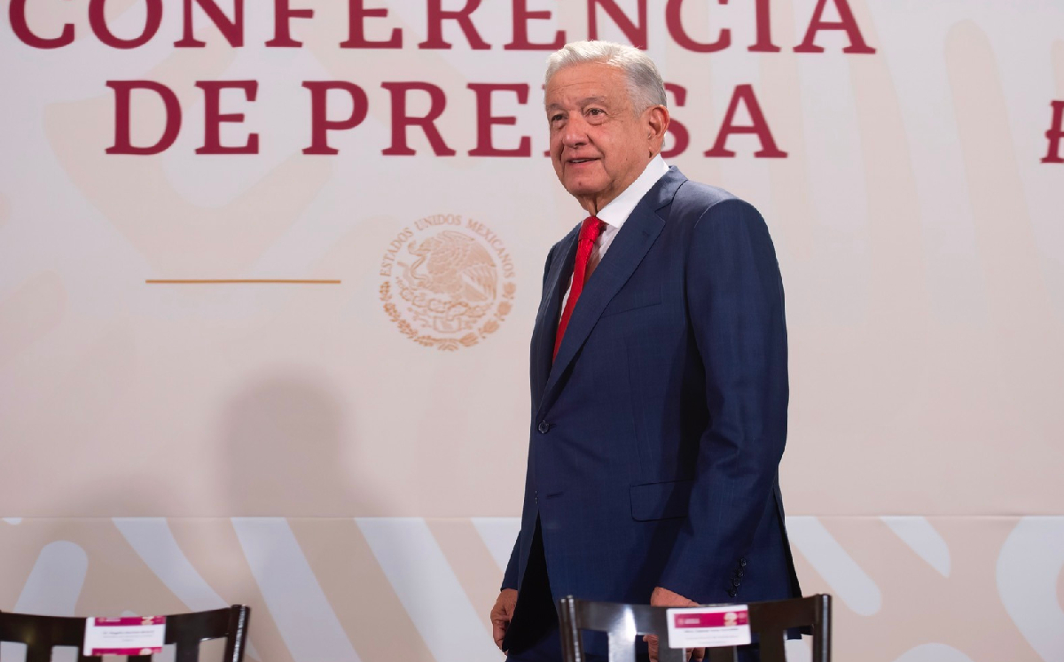 El Presidente llegando a su conferencia mañanera del 19 de abril. | Cortesía