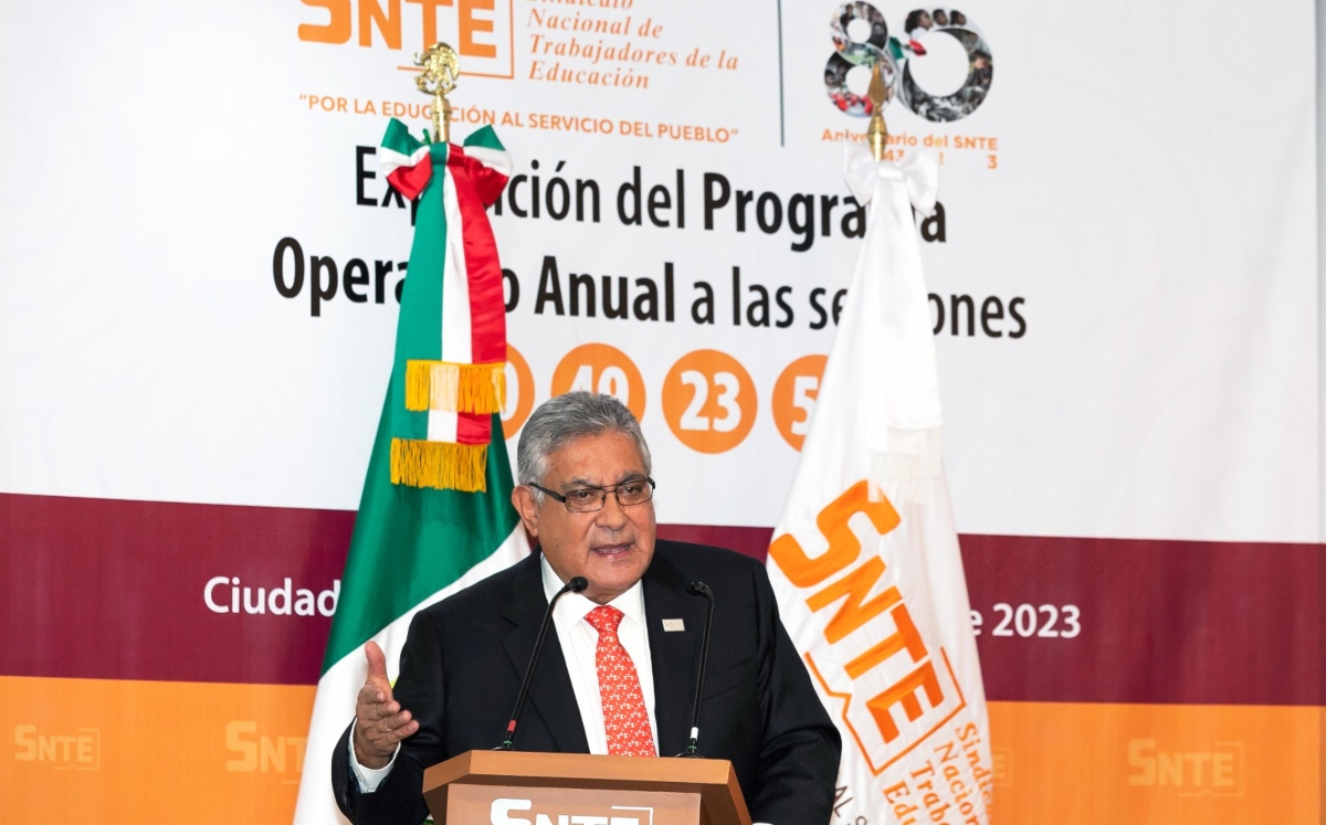 Secretario general del SNTE, Alfonso Cepeda Salas, en entrega de Toma de Nota en Nayarit | Cortesía